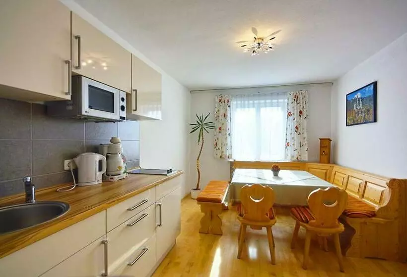 Retkeilymaja Gasthof Zum Strauß