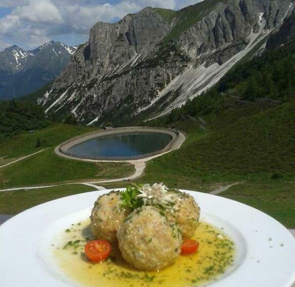 Отель Berggasthaus Edelweisshütte Ladurns