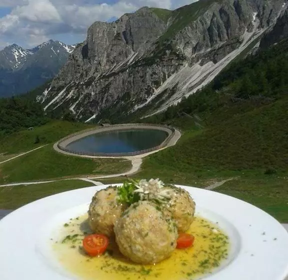 Hotelli Berggasthaus Edelweisshütte Ladurns