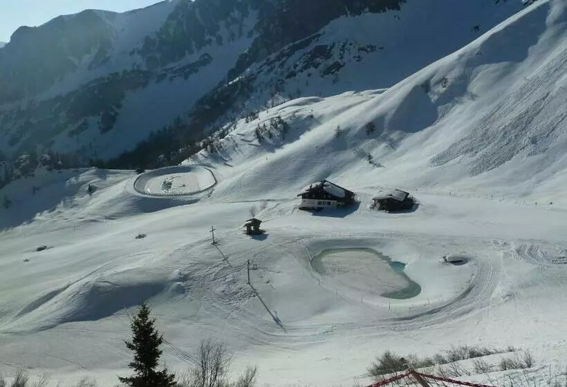 Hotelli Berggasthaus Edelweisshütte Ladurns