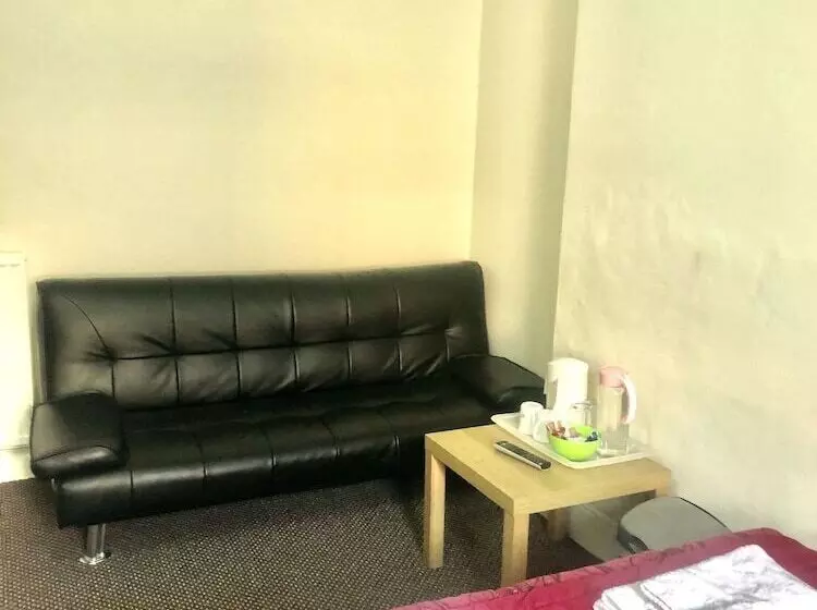 مسافرخانه Dalry Guesthouse