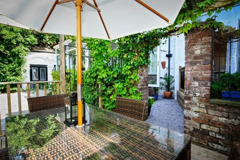 هتل Cheshire Hospitality Ltd Trading As Lennox Lea Studios And Apartments