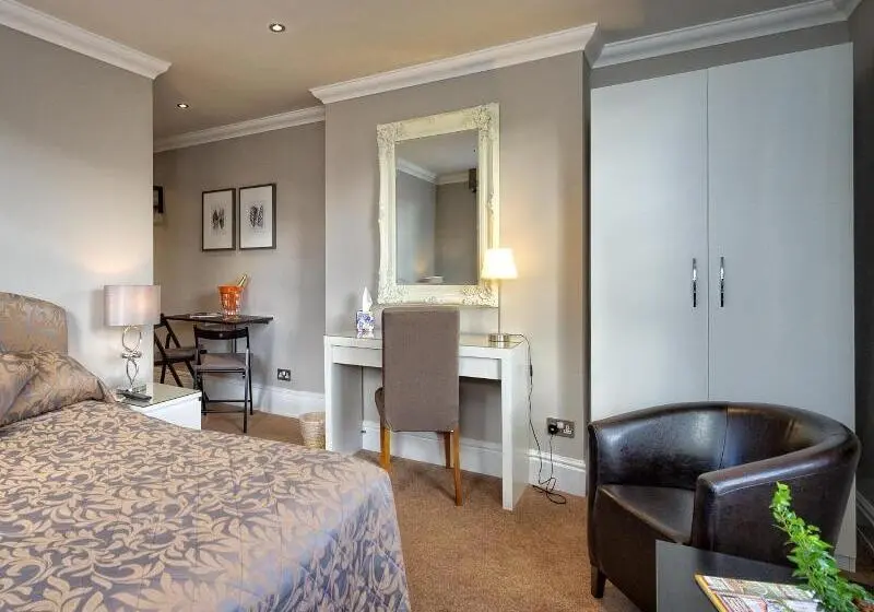 هتل Cheshire Hospitality Ltd Trading As Lennox Lea Studios And Apartments