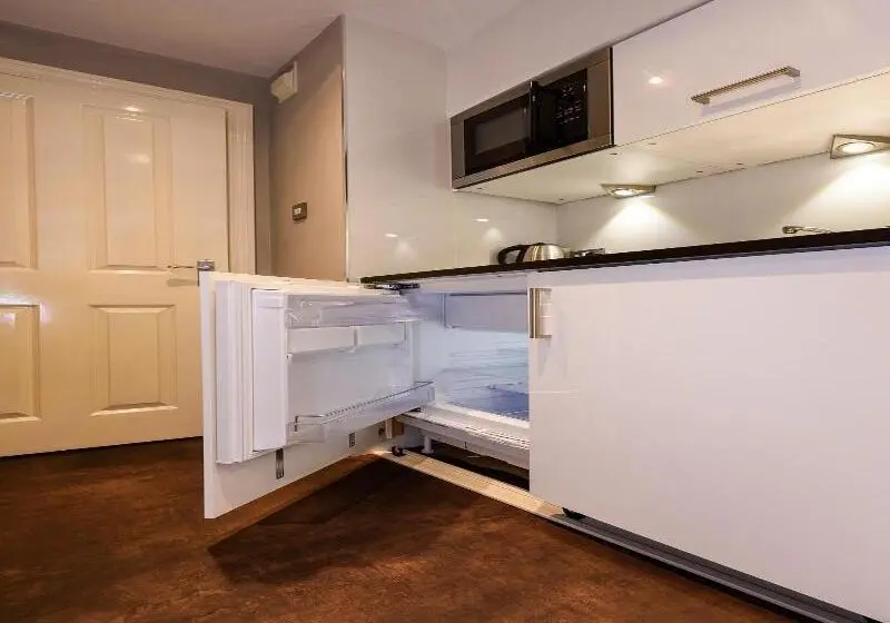 هتل Cheshire Hospitality Ltd Trading As Lennox Lea Studios And Apartments