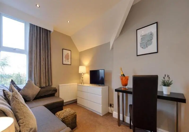 هتل Cheshire Hospitality Ltd Trading As Lennox Lea Studios And Apartments