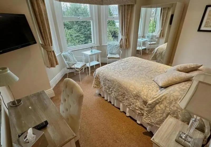 هتل Cheshire Hospitality Ltd Trading As Lennox Lea Studios And Apartments