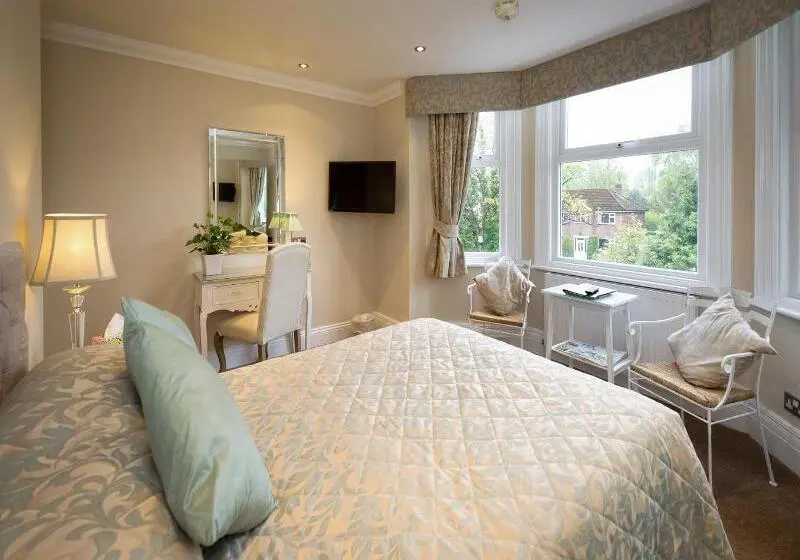 هتل Cheshire Hospitality Ltd Trading As Lennox Lea Studios And Apartments
