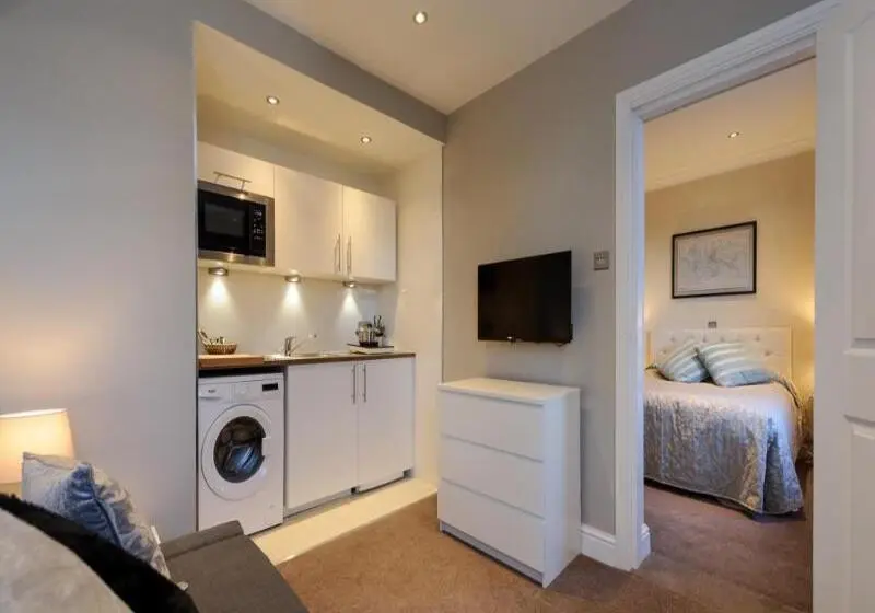 هتل Cheshire Hospitality Ltd Trading As Lennox Lea Studios And Apartments