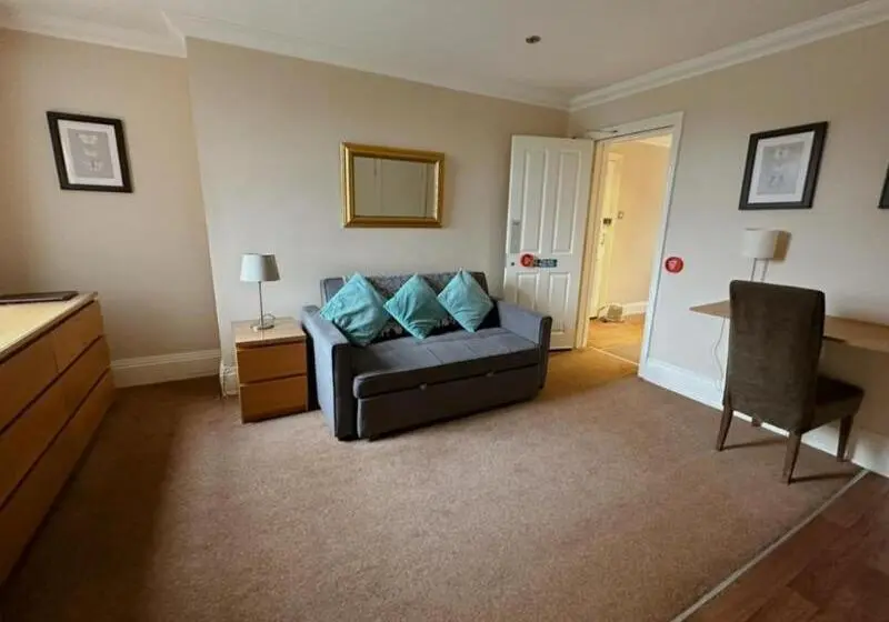 هتل Cheshire Hospitality Ltd Trading As Lennox Lea Studios And Apartments