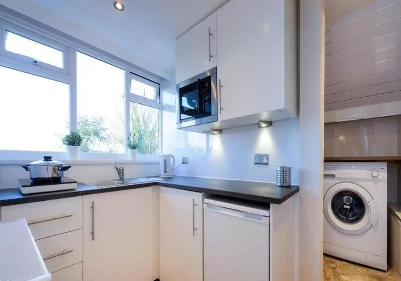هتل Cheshire Hospitality Ltd Trading As Lennox Lea Studios And Apartments