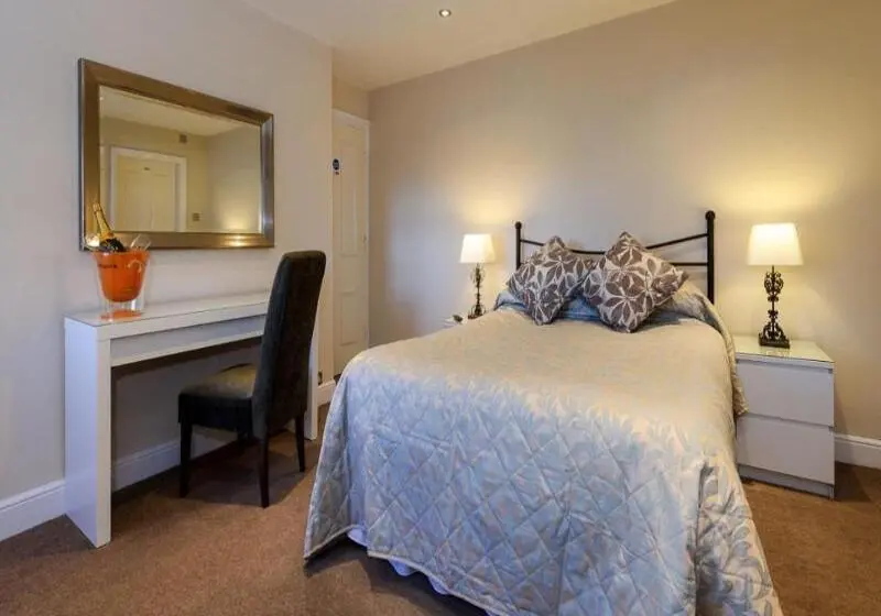 هتل Cheshire Hospitality Ltd Trading As Lennox Lea Studios And Apartments