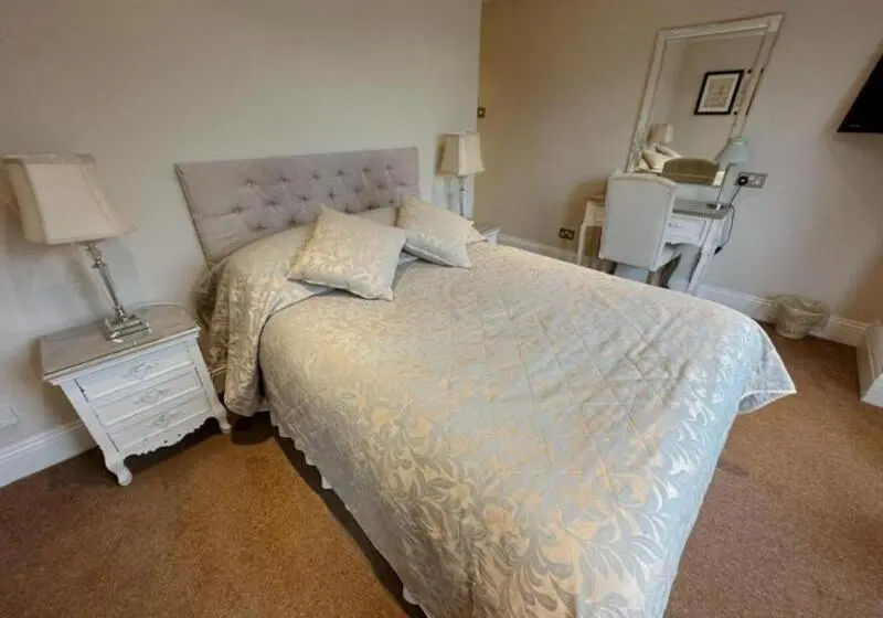 هتل Cheshire Hospitality Ltd Trading As Lennox Lea Studios And Apartments