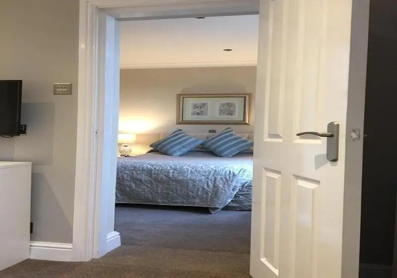 هتل Cheshire Hospitality Ltd Trading As Lennox Lea Studios And Apartments