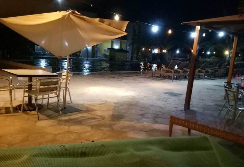 هتل El Mouahidine