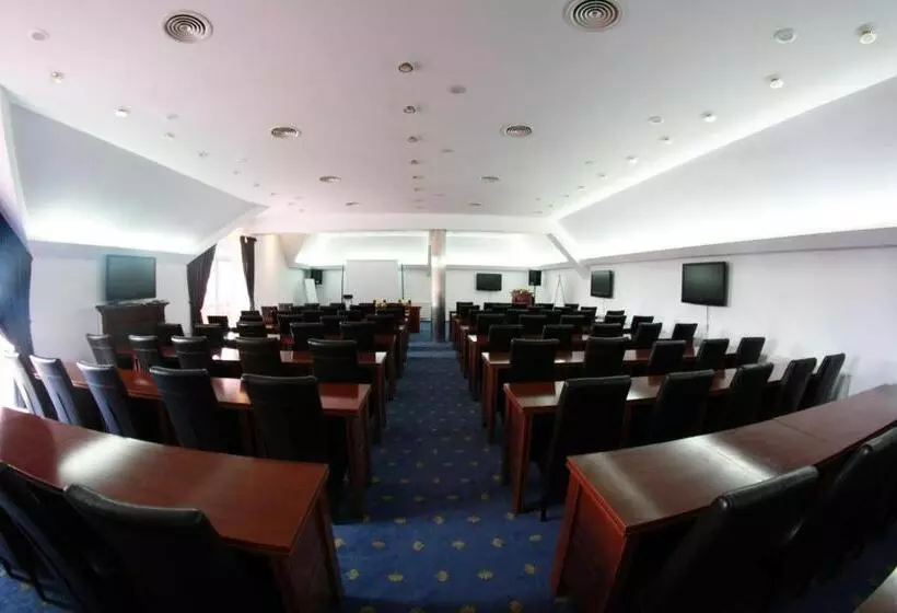 בית מלון כפרי Monterai Resort