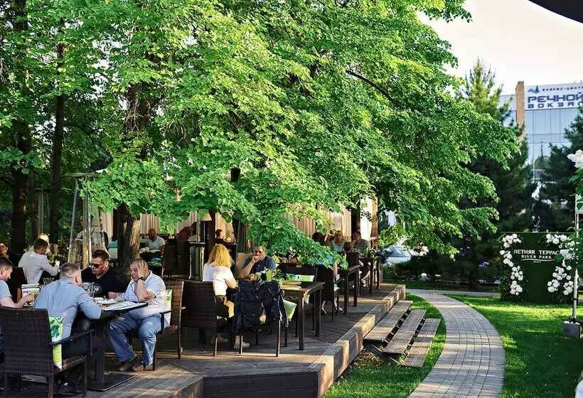 ホテル River Park