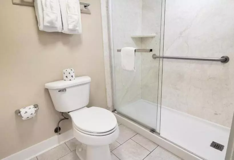 Отель Oceanfront Litchfield Inn