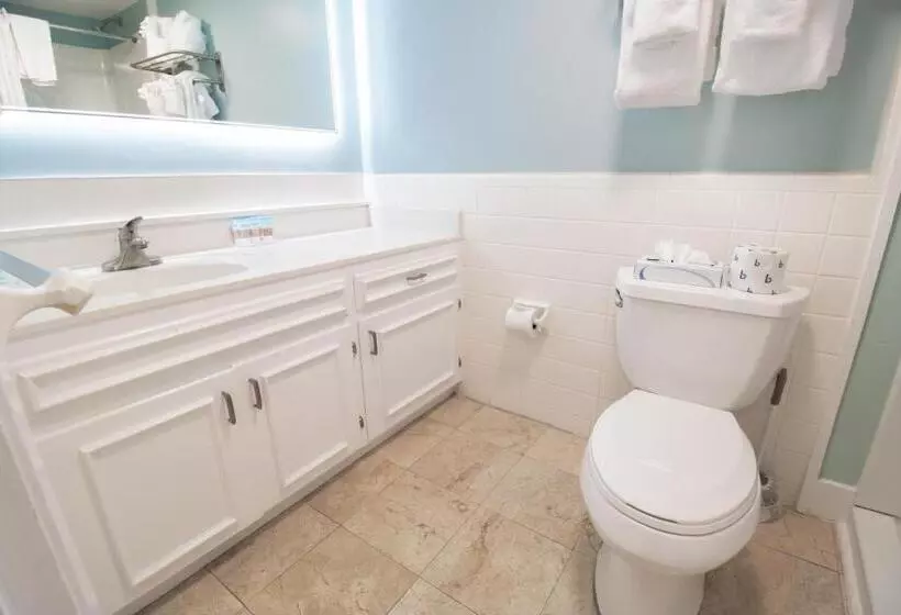 Отель Oceanfront Litchfield Inn