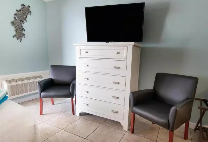 Отель Oceanfront Litchfield Inn