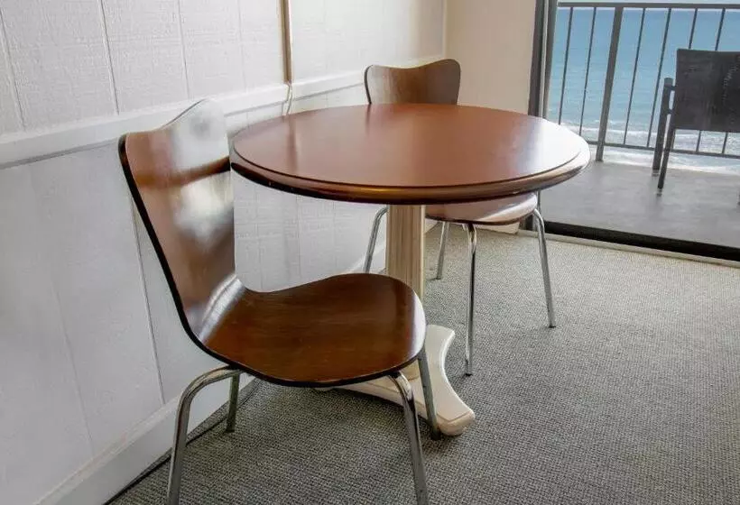 Отель Oceanfront Litchfield Inn