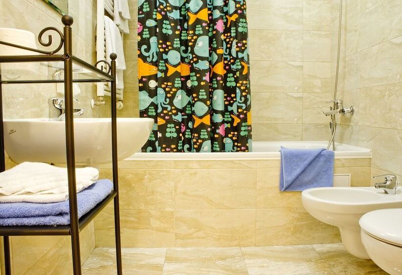 Royal Court Legerova