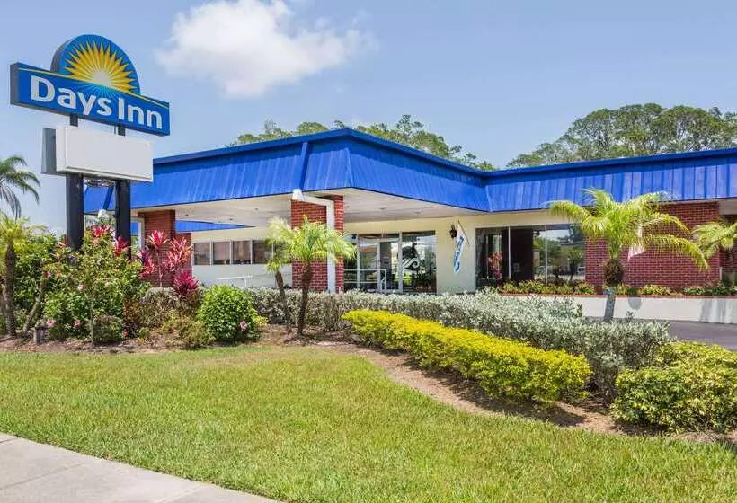 Days Inn By Wyndham Fort Myers Springs Resort