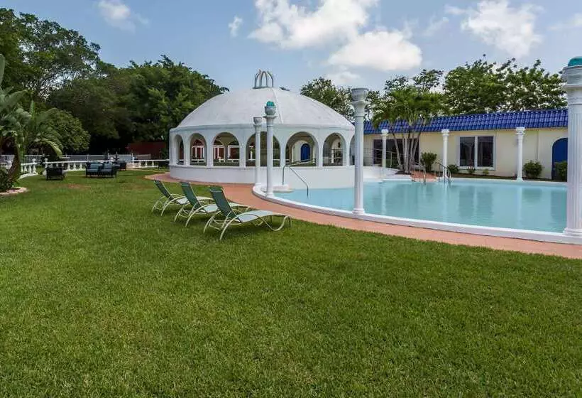 Days Inn By Wyndham Fort Myers Springs Resort