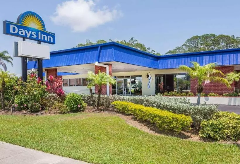 Days Inn By Wyndham Fort Myers Springs Resort