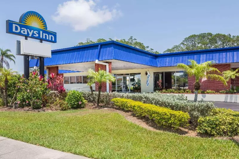 Days Inn By Wyndham Fort Myers Springs Resort