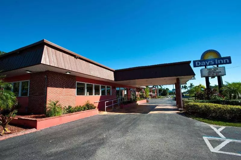 Days Inn By Wyndham Fort Myers Springs Resort