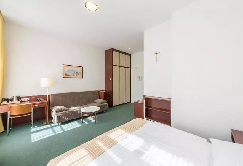 مسافرخانه Benediktushaus Im Schottenstift