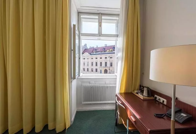 مسافرخانه Benediktushaus Im Schottenstift