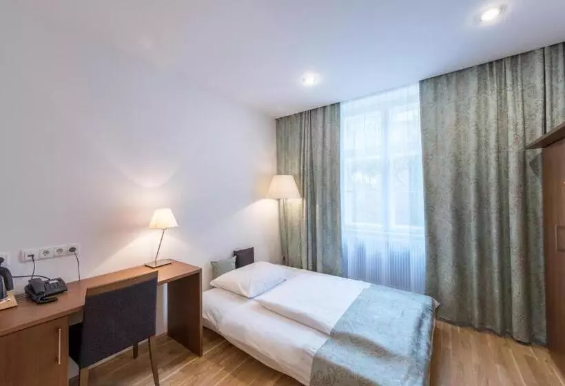 مسافرخانه Benediktushaus Im Schottenstift