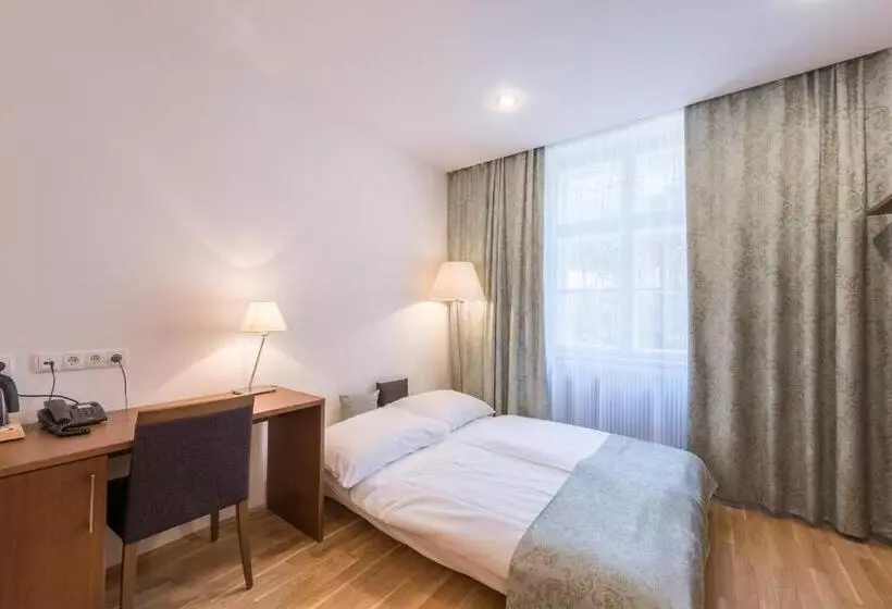 مسافرخانه Benediktushaus Im Schottenstift