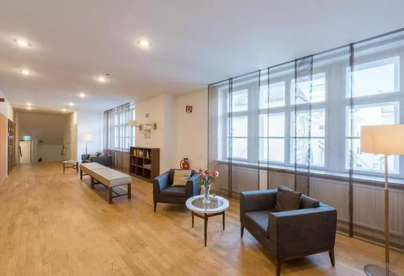 مسافرخانه Benediktushaus Im Schottenstift