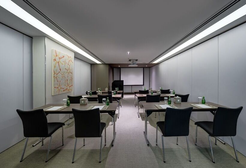 בית מלון כפרי 72 Sharjah Waterfront