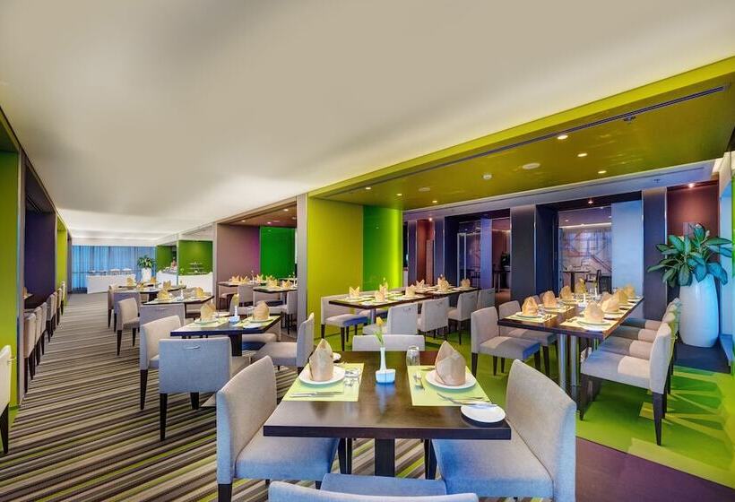 בית מלון כפרי 72 Sharjah Waterfront