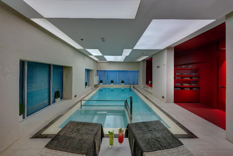 בית מלון כפרי 72 Sharjah Waterfront