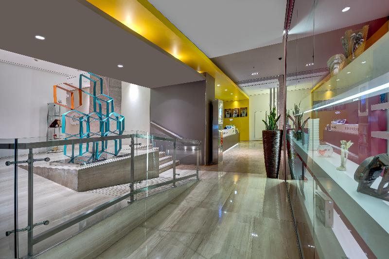 בית מלון כפרי 72 Sharjah Waterfront