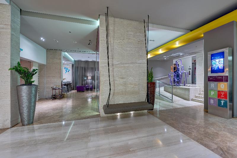 בית מלון כפרי 72 Sharjah Waterfront