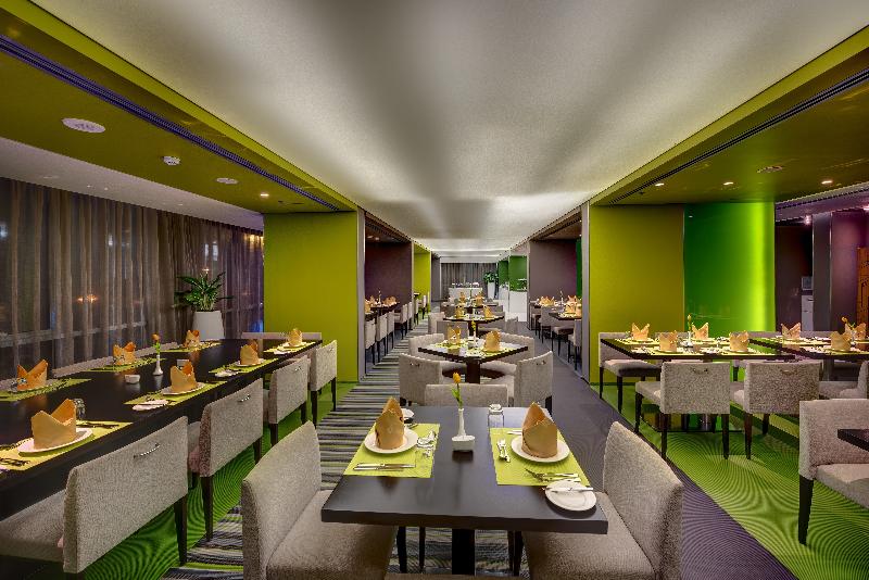 בית מלון כפרי 72 Sharjah Waterfront