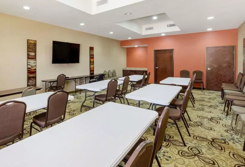 Отель Comfort Suites Cotulla Near I35