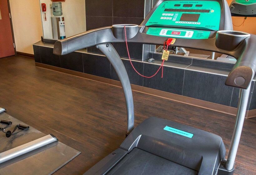 Отель Comfort Suites