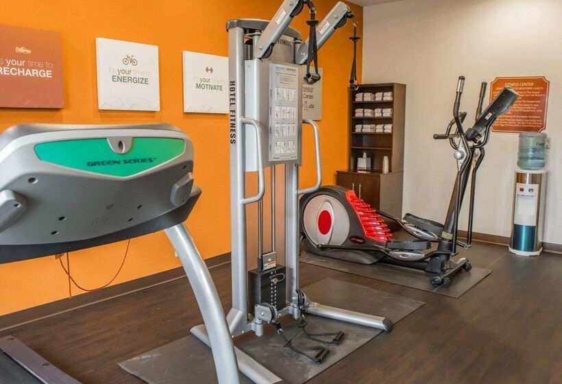 Отель Comfort Suites