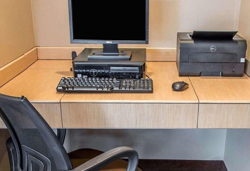 Отель Comfort Suites