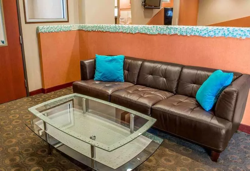 호텔 Comfort Suites