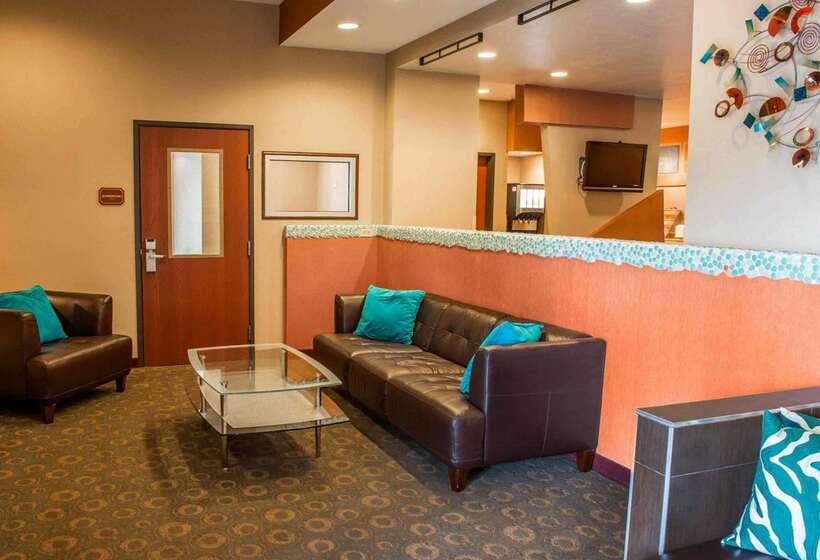 Отель Comfort Suites