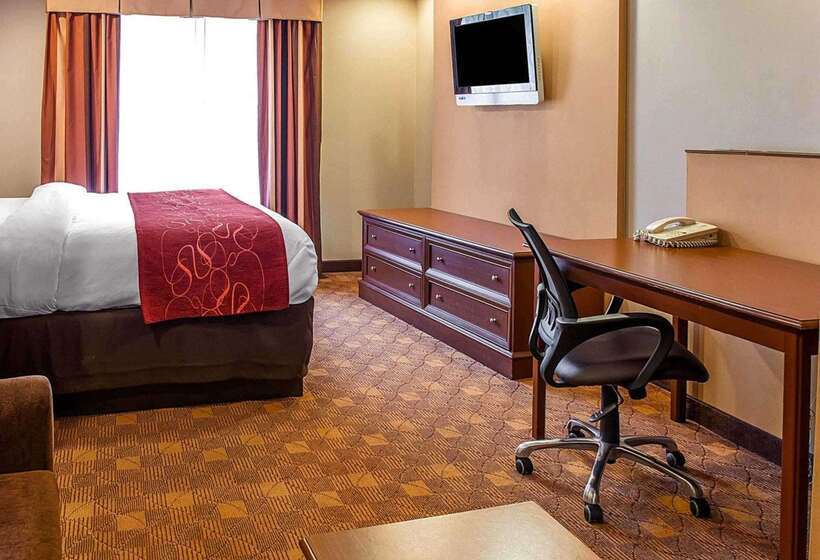 Отель Comfort Suites