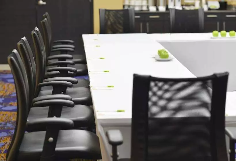 Отель Courtyard Toluca Tollocan