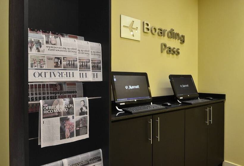 فندق Courtyard Toluca Tollocan